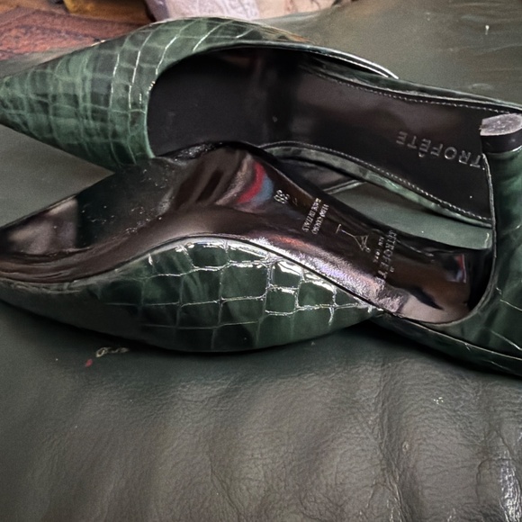 Shoes - Picture 6 of 6